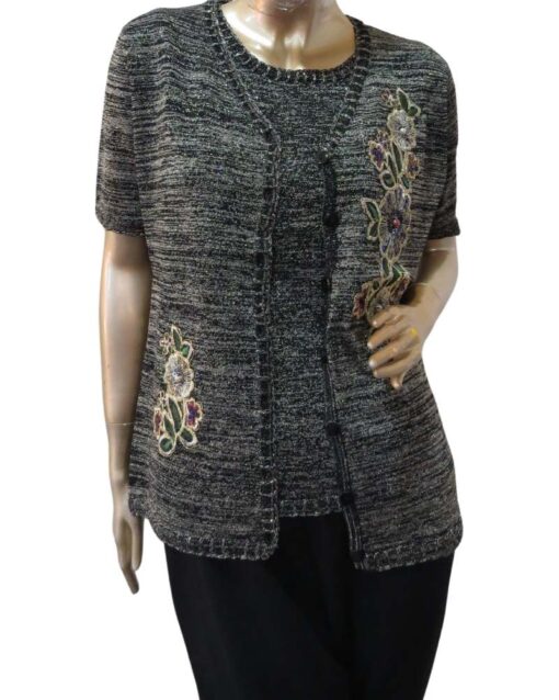 Twin Set with Embroidered Floral Design - Image 6