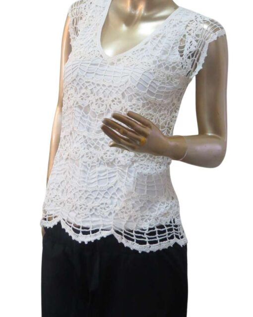 Delicate Sleeveless White Crochet Top with Floral Patterns - Image 3