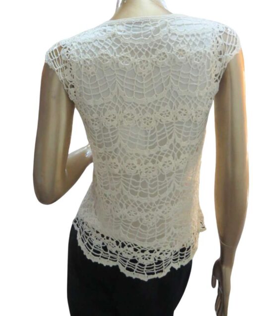 Delicate Sleeveless White Crochet Top with Floral Patterns - Image 4