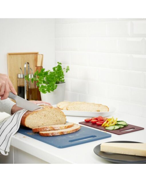 IKEA BERGTUNGA Chopping Board Set of 2 Dark Blue & Red - Image 2