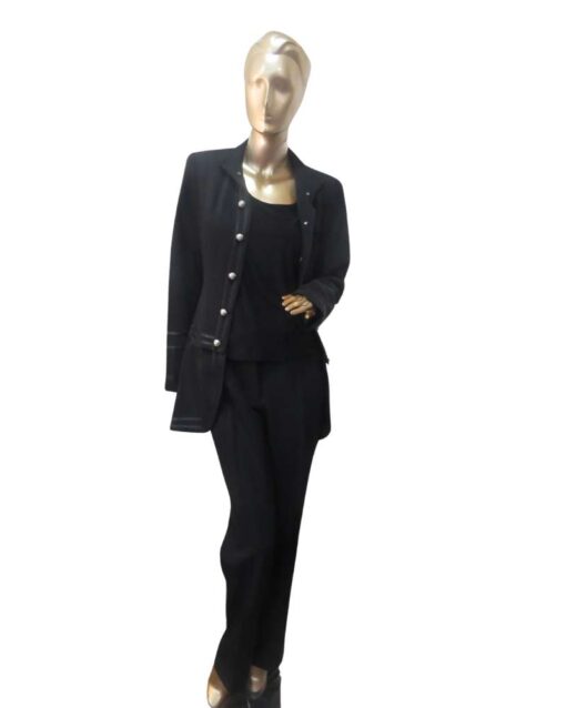 Classic Three-Piece Suit with Buttoned Jacket - Image 5