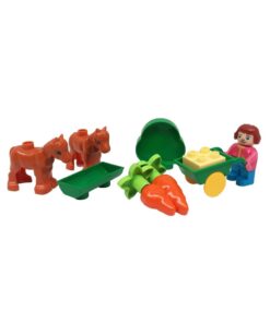 UNICO PLUS Country Farm Set with 2 Horses